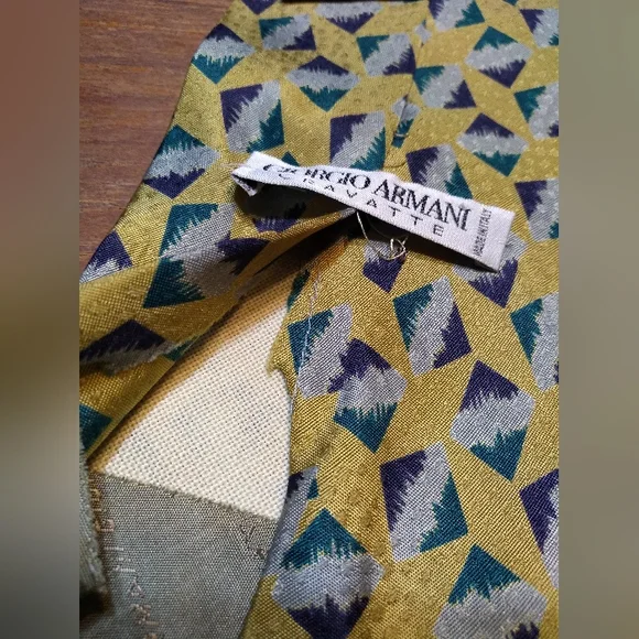 Giorgio Armani Tie, 100% Silk, Yellow & Powder Blue Pattern, Made in Ita… - Picture 9 of 10